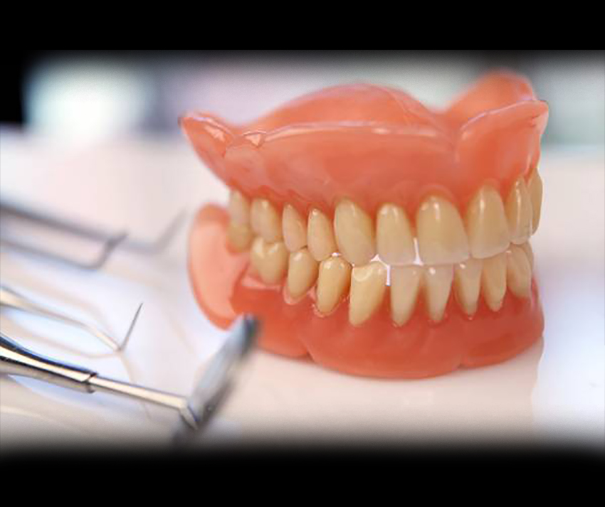 پروتز دندان در کلینیک دندانپزشکی ریحانه